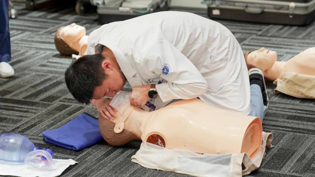 下一步,我院还将针对医务人员,积极开展acls(高级心血管生命复苏)培训