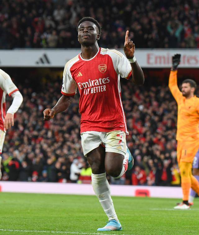 阿利森业余失误,利物浦1-3输球,榜首恐不保,曼城收到好消息