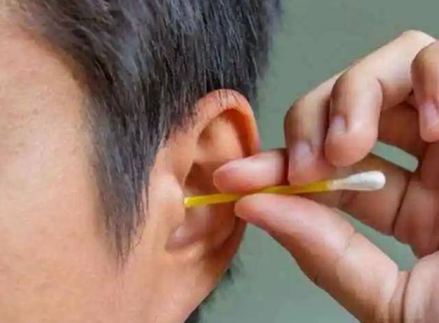 三星耳机导致耳部感染图片