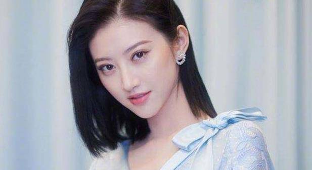 黄梦莹景甜对比照引热议 两个人长得太像了_网友_人们_照片