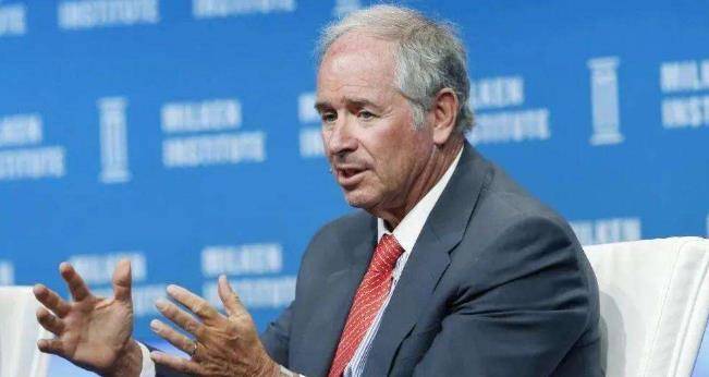 他是从哈佛大学法学院毕业的优秀学子,奥巴马还在芝加哥大学法学院教