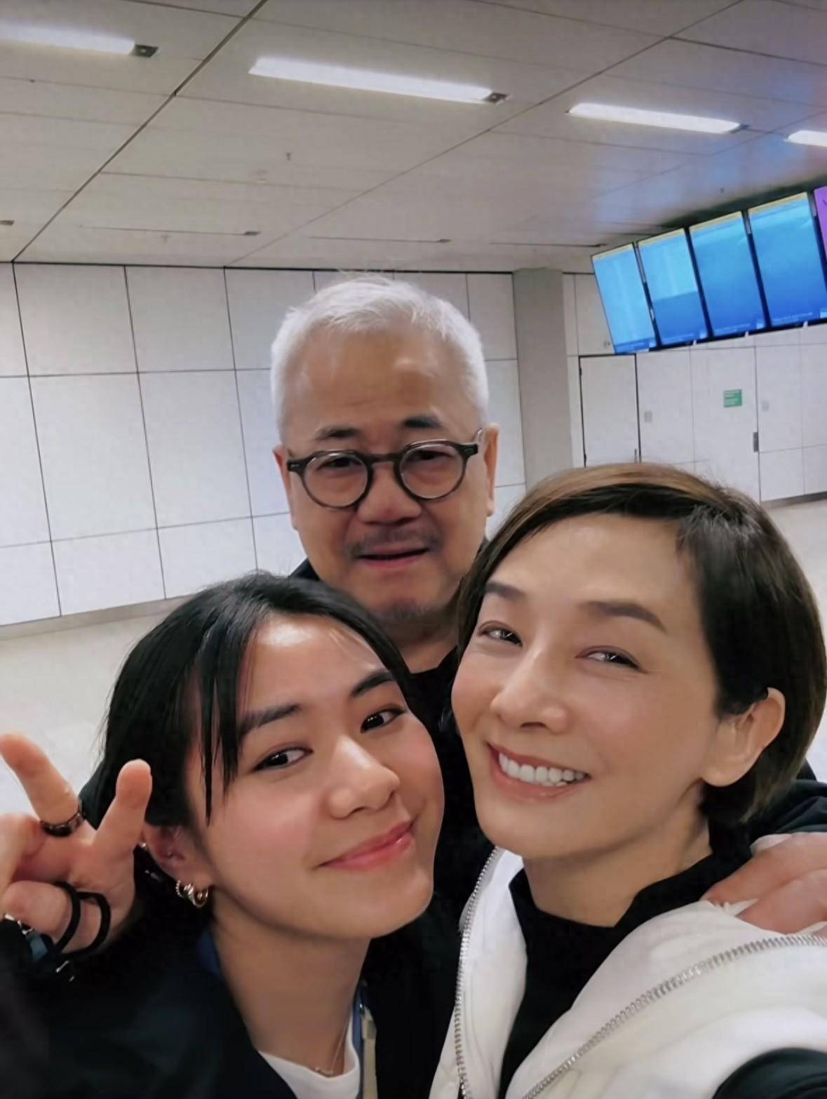 毛舜筠为第三任丈夫庆生全家旅游庆祝78岁丈夫满头白发很慈祥