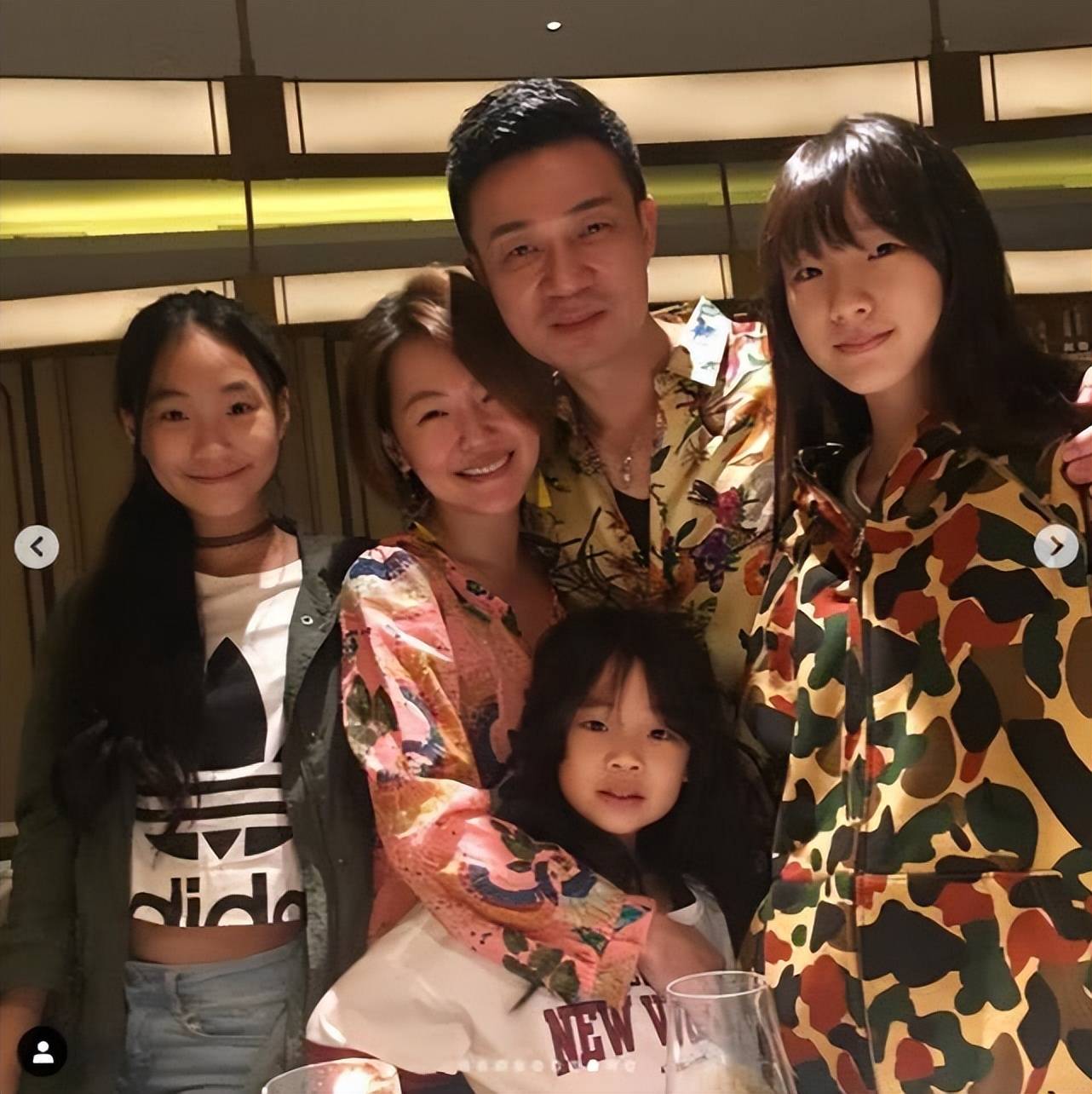 许雅钧的家世很好,小s属于高攀,当初也是因为她未婚先孕妇,才成功嫁