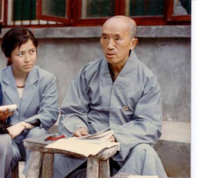 武警教头海灯法师,教部队金钟罩,梅花桩等真功夫,风光背后骂声涌动