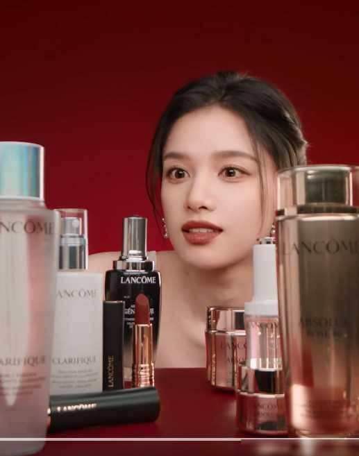 也许,我们需要更加包容,理解,去欣赏每位明星代言人背后所付