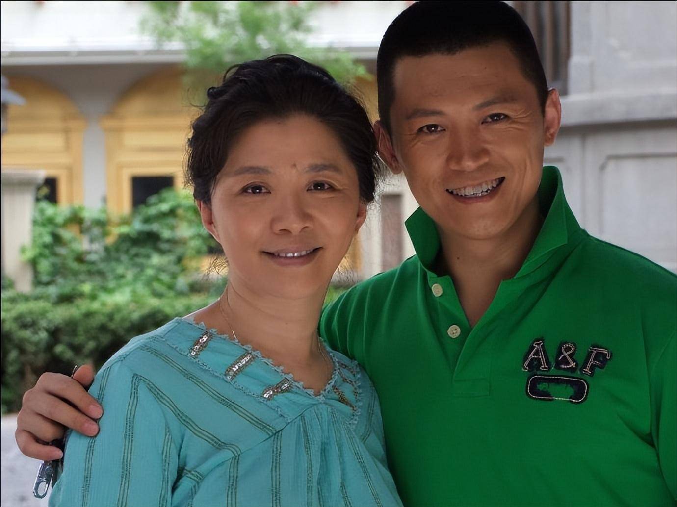 但是与其他人都不同的是迟蓬是演员,而她的伴侣智磊却是一名导演