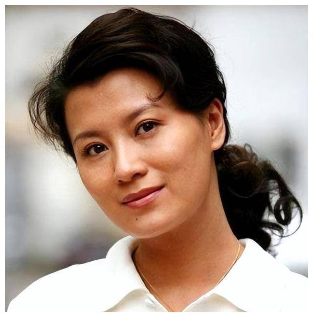 史兰芽:嫁大13岁的李幼斌,如今她依旧承担家务,提问她的近况_婚姻