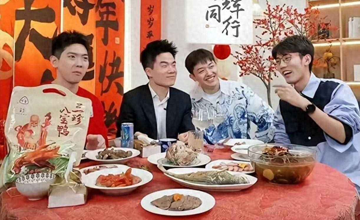 刘德华机场偶遇董宇辉,顺口叫了一声董老师,董宇辉反应够笑三天_直播