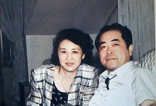 1988年,须遵德与张桂云离婚,此时的范曾还没有和边宝华离婚,张桂云无