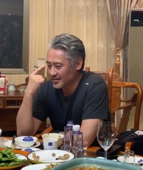 戏里坐怀不乱戏外放浪形骸,把7年情妇送监反思,吴秀波现状几何_陈昱霖