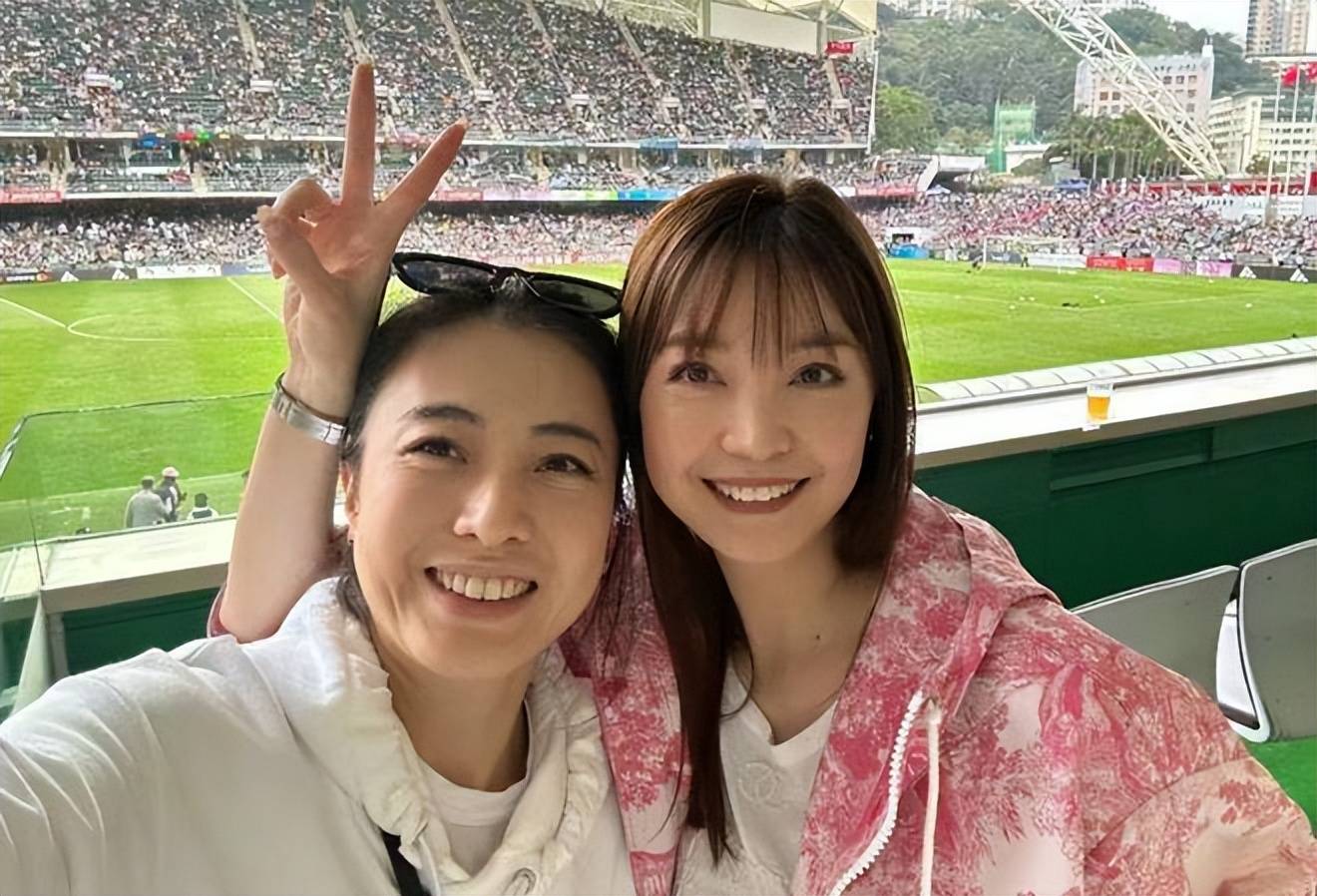 梅西一战得罪五大富豪,李泽楷何超琼冷漠回应,甘比李嘉欣也到场_香港