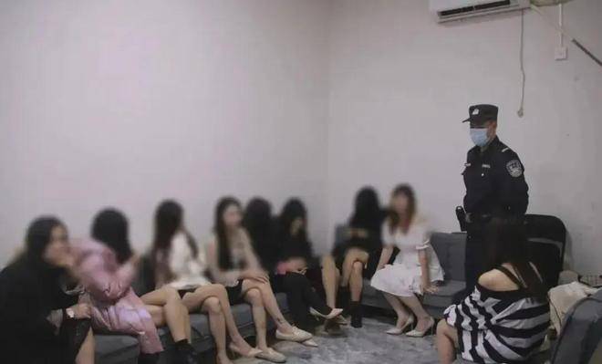 招未成年少女从事"摸摸唱"有偿陪侍 ,36名ktv经营者获刑罚_进行_安陆