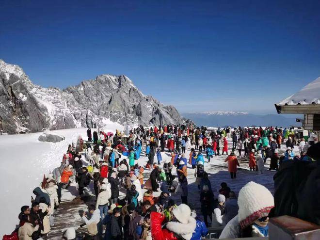 玉龍雪山景區三條索道將嚴格執行分時段預約預售及按時乘坐制,現就202