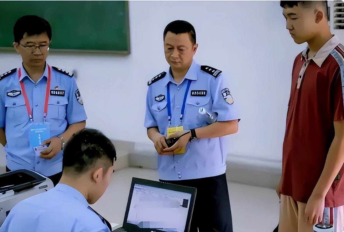 政审员一句话,让家长愣在