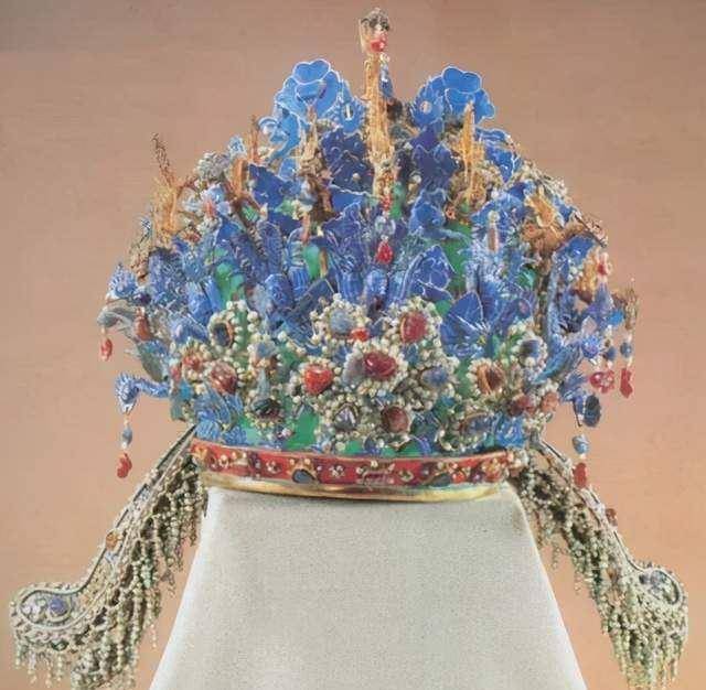 凤冠高贵美艳,她却是史上最惨的皇后