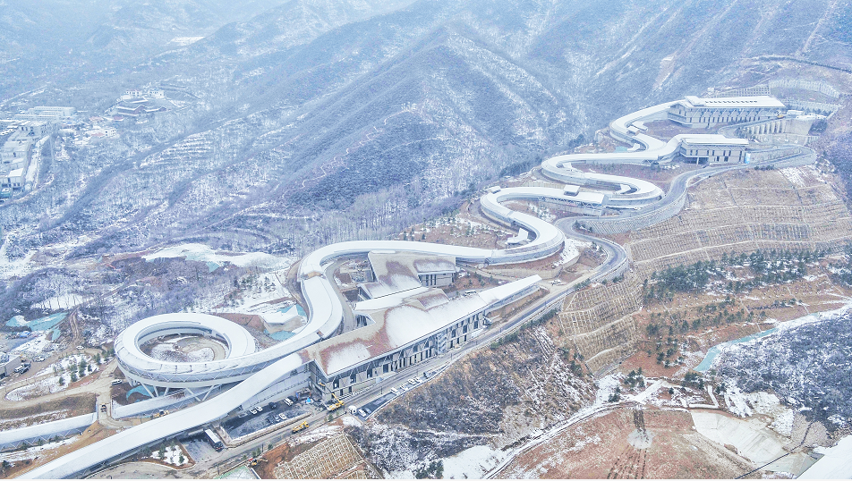 交通出行服务:适合:家庭同游,健康养生"温泉泉水沸且清,仙源谣自丹砂