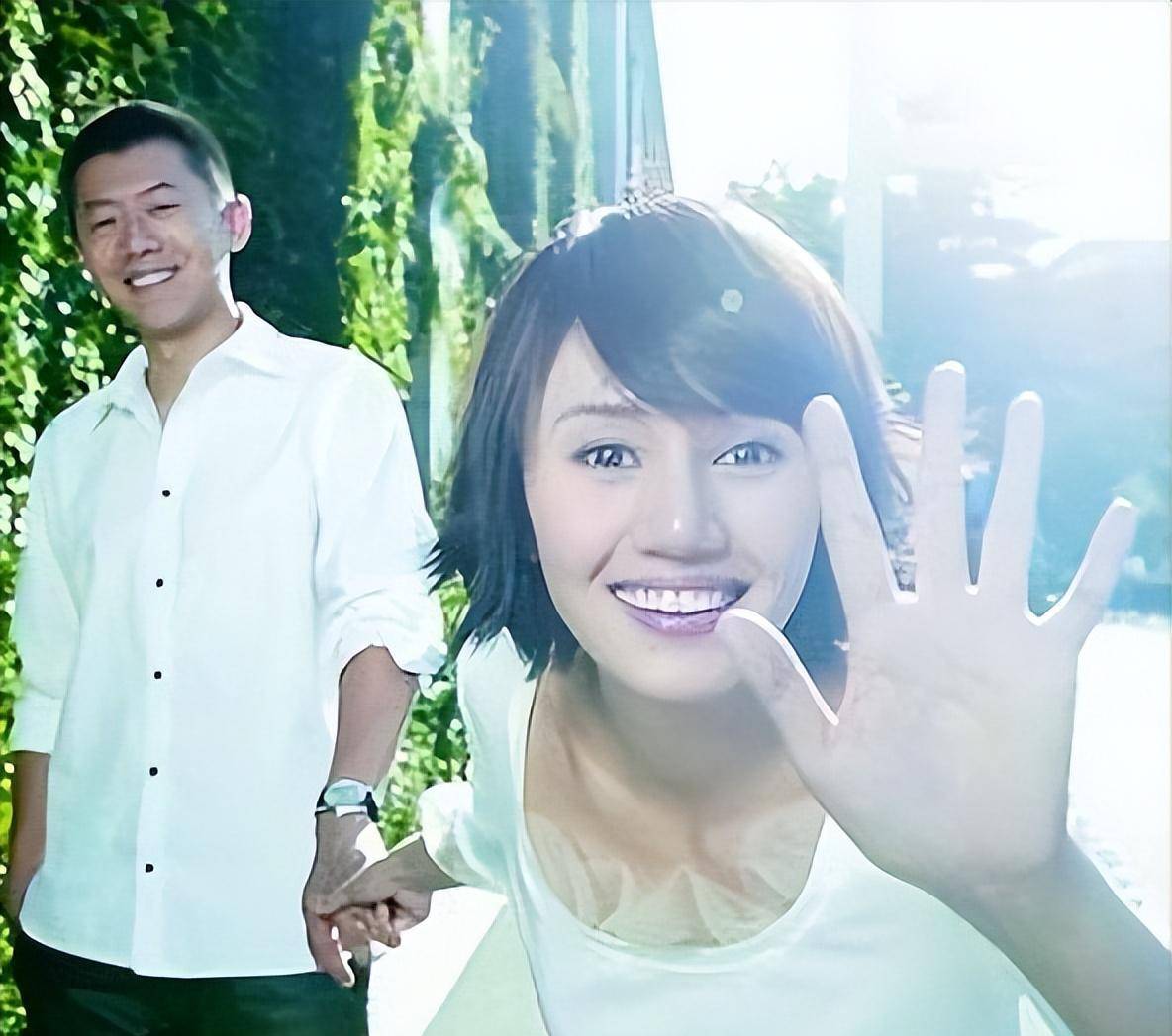 夏雨:结婚不邀请父亲,婚后与母亲明算账,妻子袁泉为他