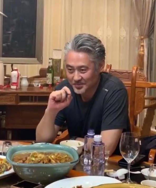 戏里坐怀不乱戏外放浪形骸,把7年情妇送监反思,吴秀波现状几何_陈昱霖