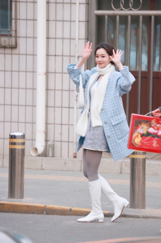 34岁宋轶春晚彩排结束后现身!