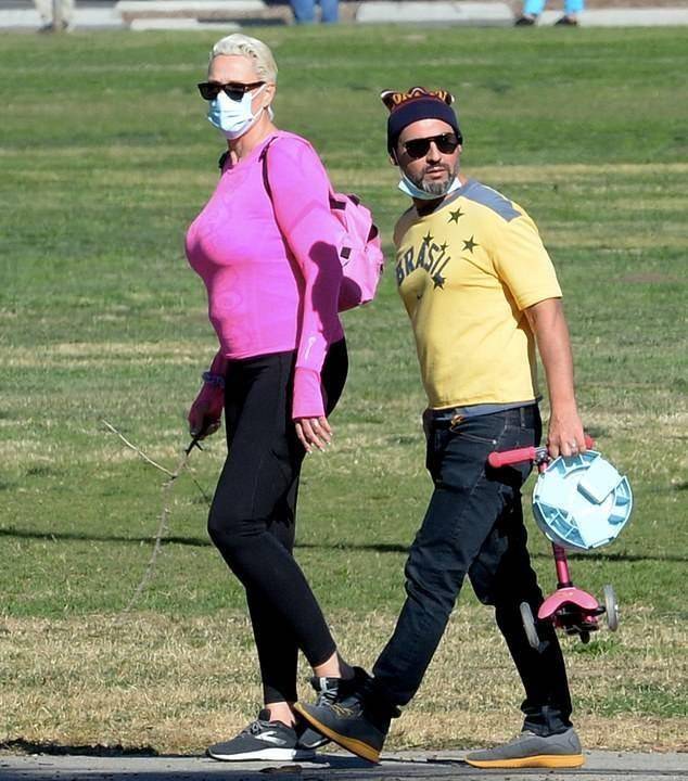 和施瓦辛格热恋,睡麦当娜老公,54岁为39岁丈夫生娃_布里吉特_身高