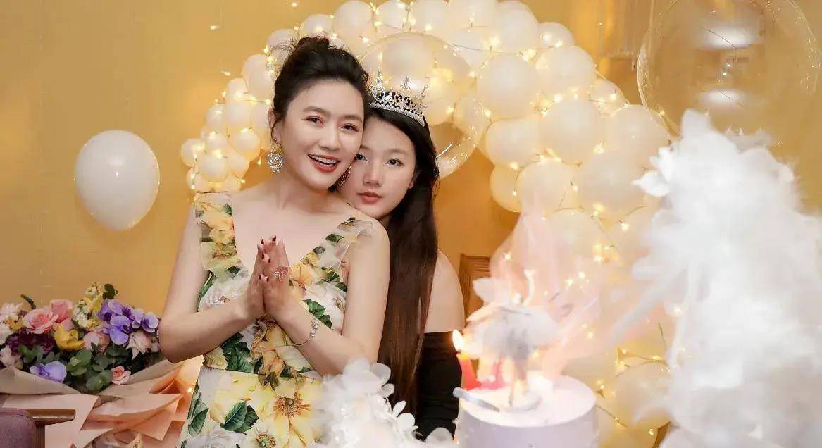 徐明曾告诉她,他们之间不可能结婚,但田海蓉依然决定生下孩子.这份