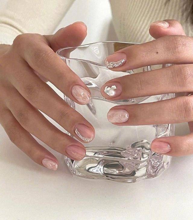 夏天正流行的5种美甲颜色,不挑肤色又时髦,涂上之后显