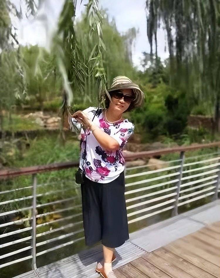 "战地女神"刘亚玲,因违抗军令上老山前线被处分,如今投身抗疫_战场