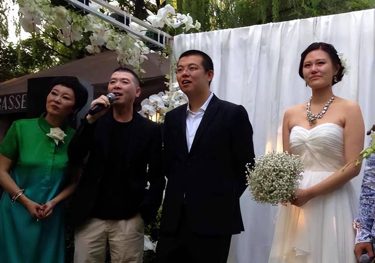 王朔最红时,冯小刚也为他鞍前马后,分手后,却无颜参加女儿婚礼_沈旭佳