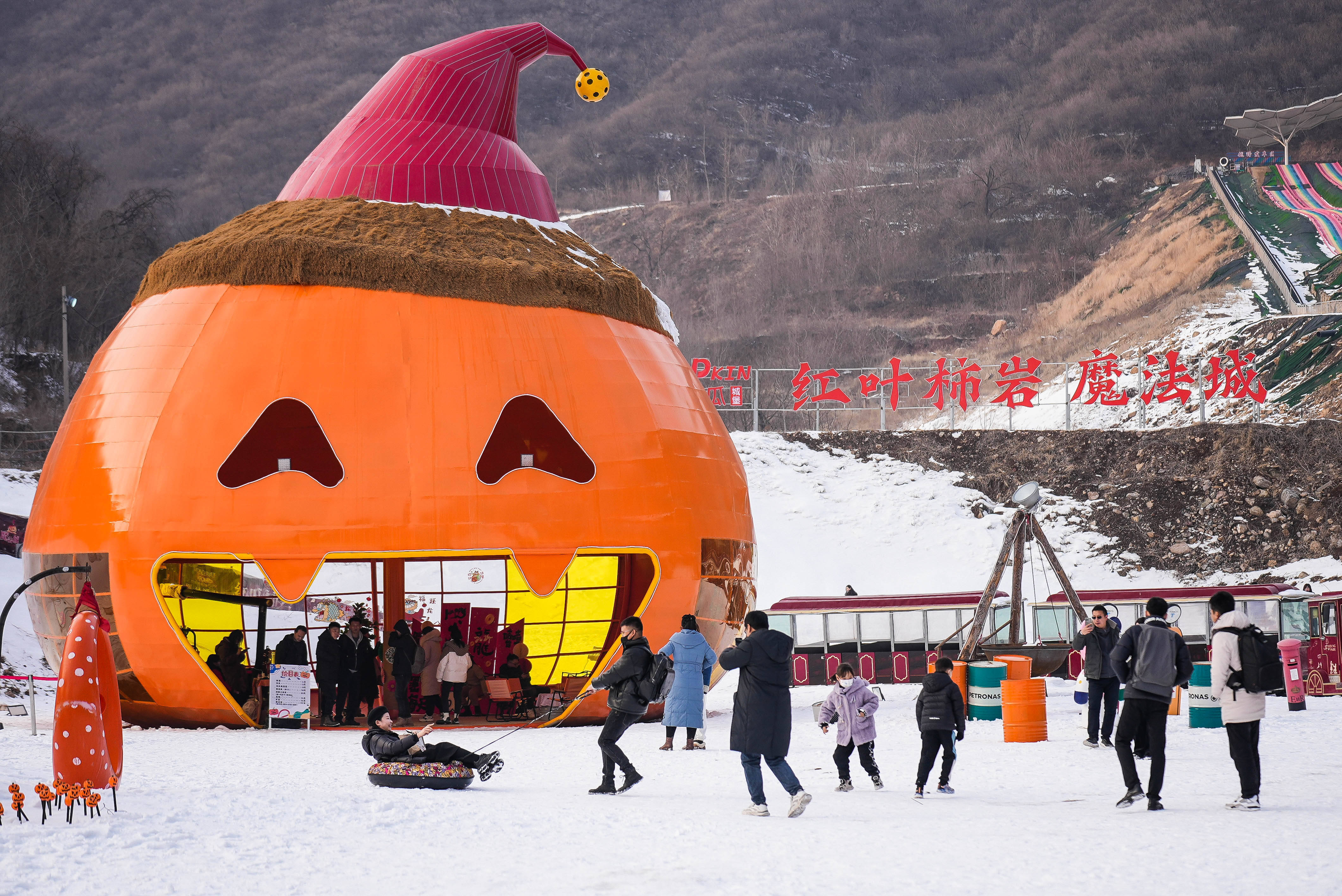 六大演出超燃启幕,红叶柿岩村潮中国年"龙"重登场!_游客_景区_旅游区