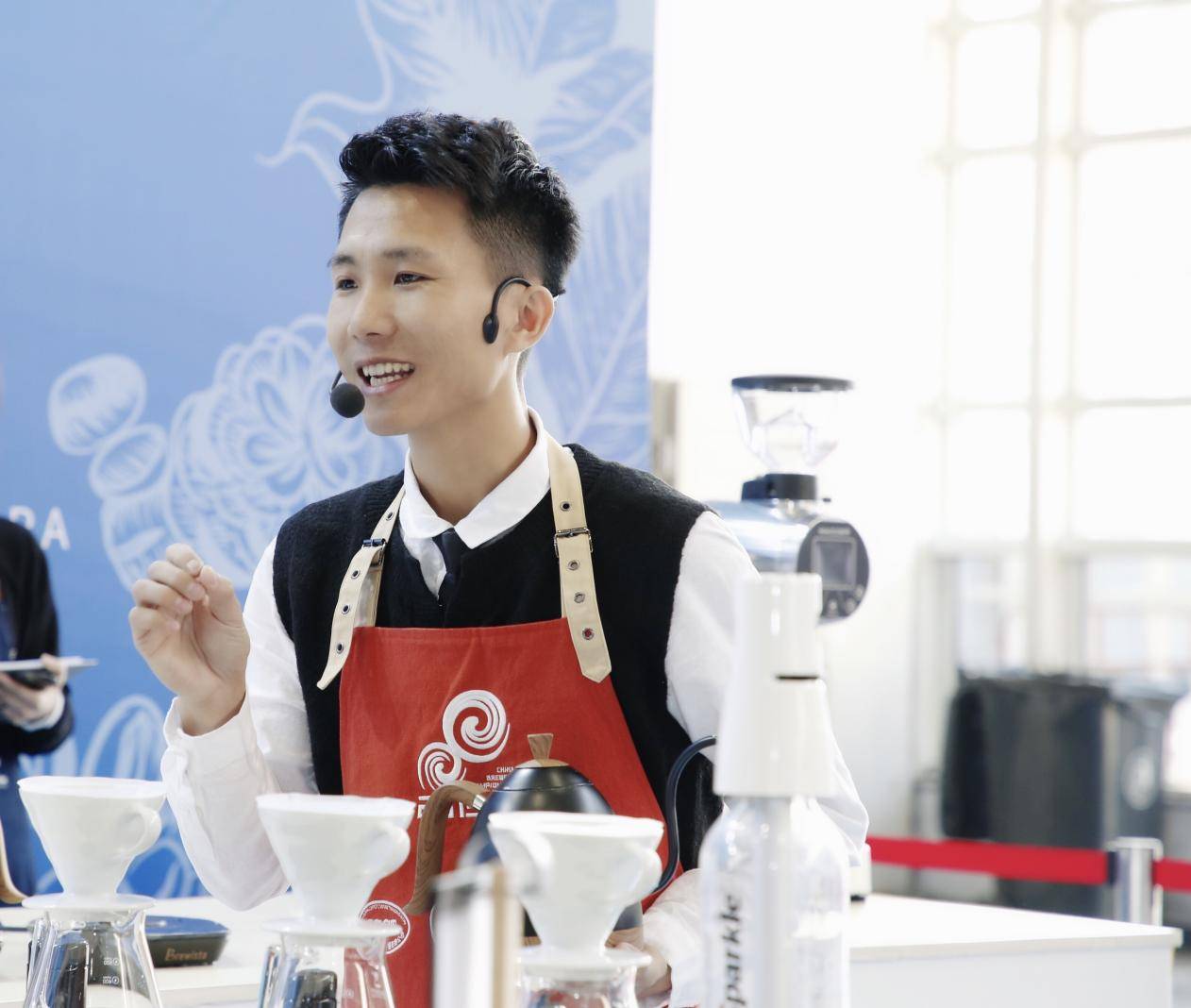 合作社,作为海南的精品咖啡之光,以高品质的手冲咖啡和创意饮品闻名