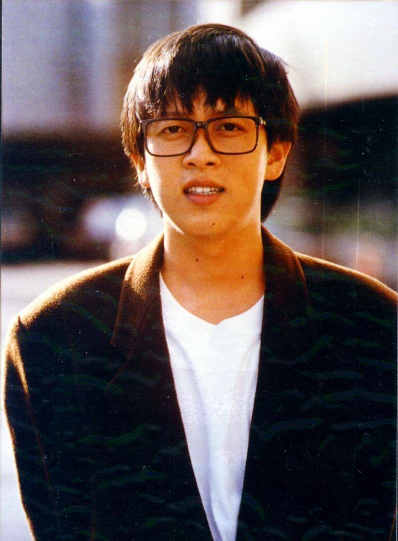 1988年,以《天天想你》一张专辑赚得60万元,迅速还清百万元的债务