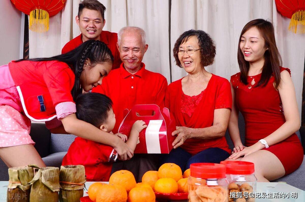 过年做客的礼仪,父母有必要提前告诉孩子,以免招人嫌弃就不好了.