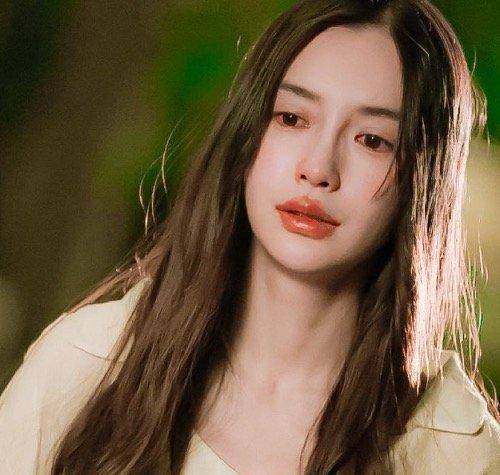 不得不说angelababy近两年为了营造自己努力的形象,确确实实参演了