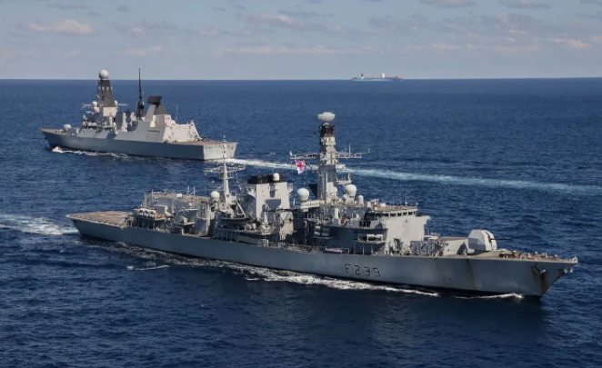 胡塞导弹反击,美英联军舰队陷入危机!