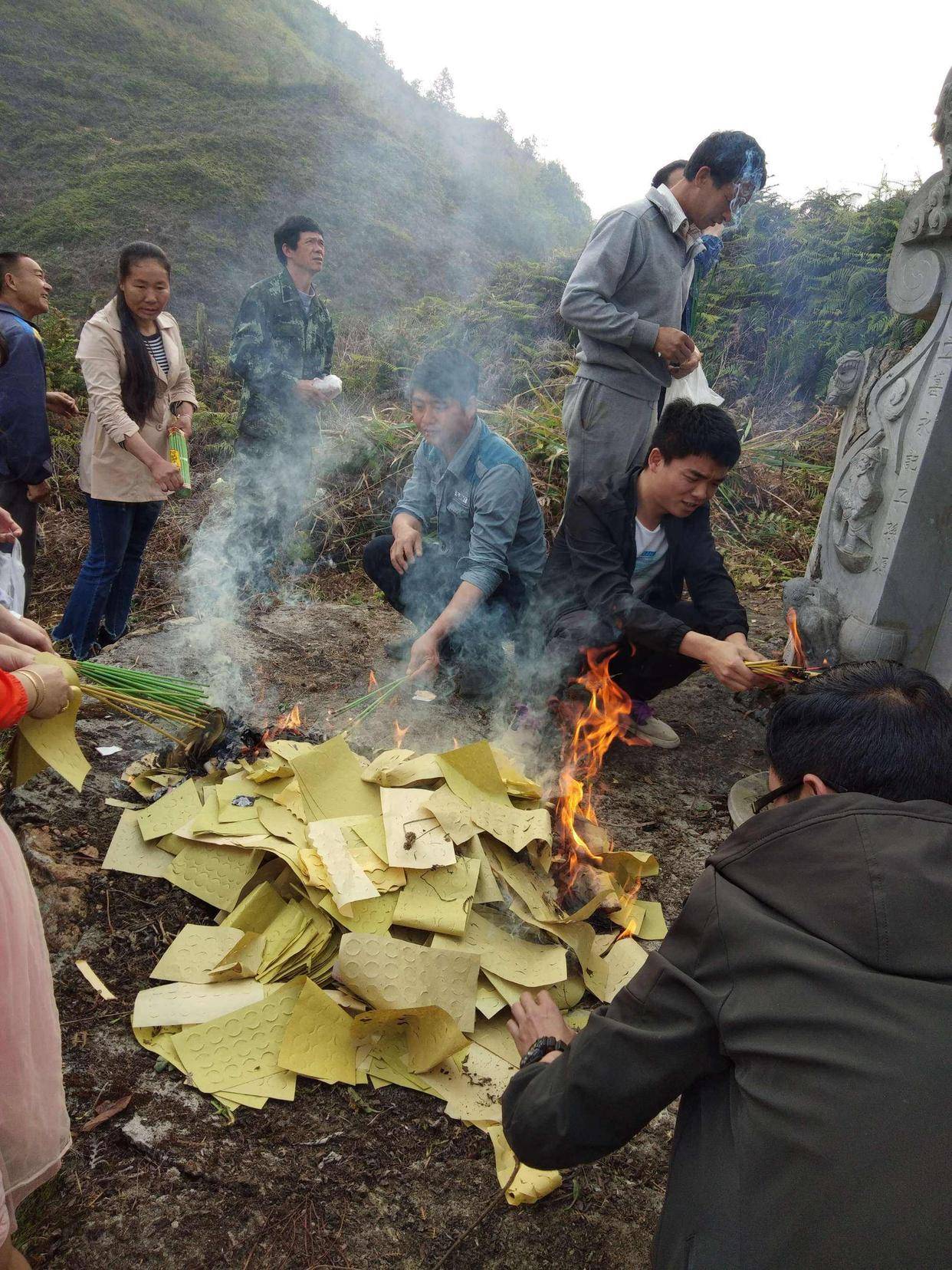 春节上坟祭祖