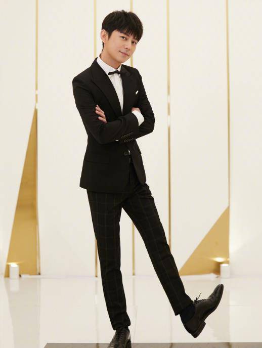 何炅连续4天被说上热搜,一张截图引热议,肖战发文维护_节目_事情_消息