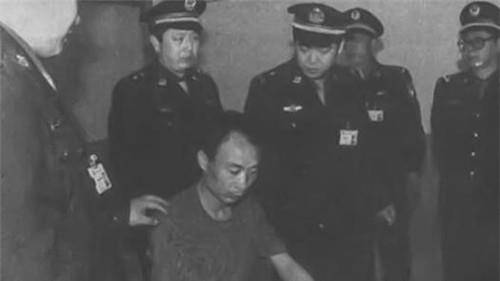 心黑手狠的靳如超知道自己已经逃脱不料罪责,下决心报复所有"对不起"