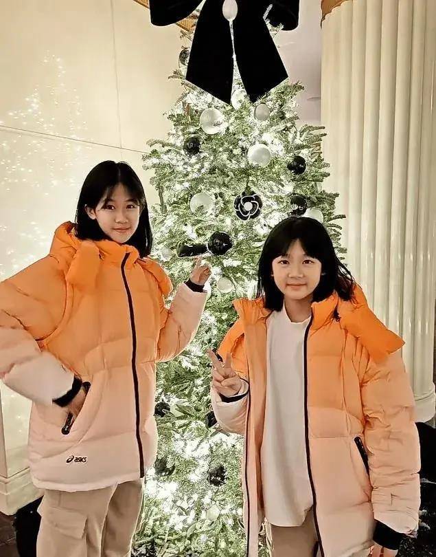 果然,陆毅鲍蕾一家也跳科目三了,如期晒出新年全家福_家庭_夫妻_婚姻