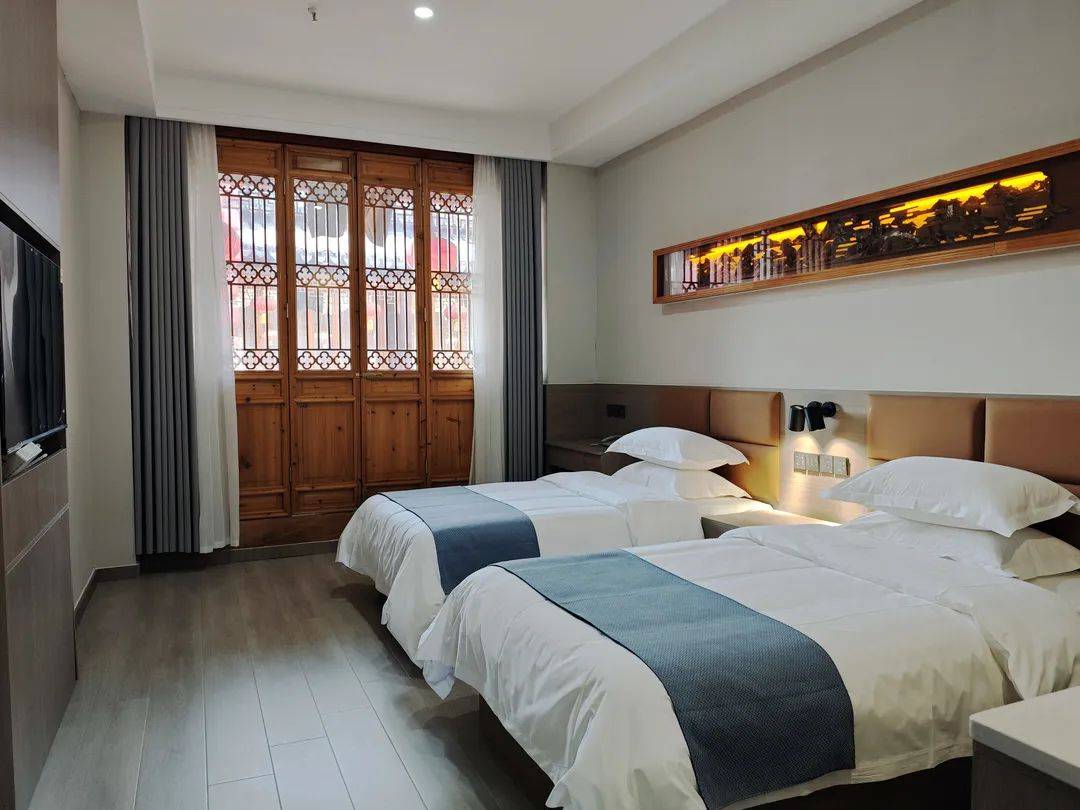 东宛园景区大约5分钟左右,交通便利,周边设施齐全,是一家集餐饮,住宿