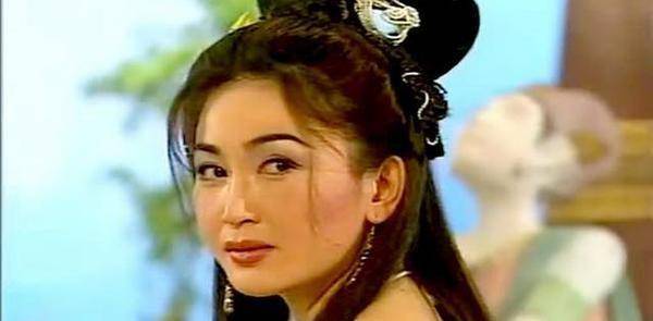 再比如烽火戏诸侯,周幽王为了讨好褒姒,博红颜一笑,不惜亡了西周