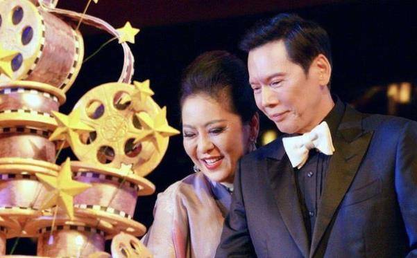 星驰移民被拒,怀疑被向华强举报,两人因此彻底闹翻