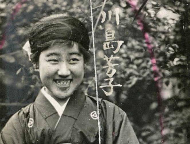 川岛芳子的私房照,一副龅牙毫无姿色,枪毙后记者蜂拥而上拍遗照_中国