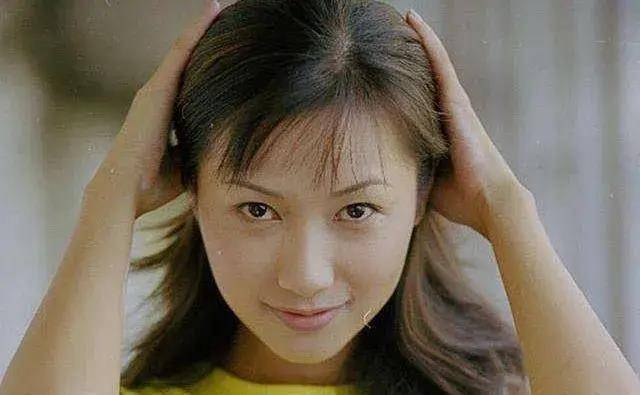 趟过男人河的徐静蕾是如何成"京圈宠儿"的_才华_成功_
