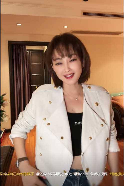 从"国民媳妇"到被质疑整容,下巴尖的像网红脸,牛莉