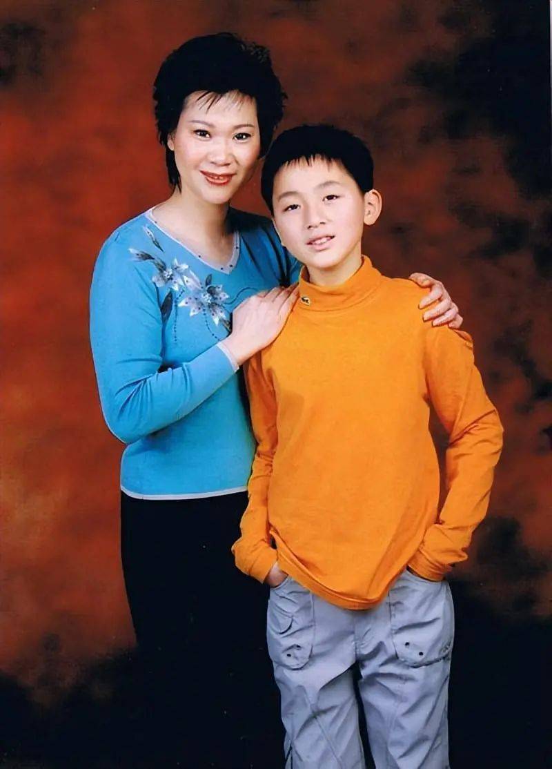 曹燕华:谈及儿子和前公婆落泪,亲口证实再婚幸福_施之皓_上海市_国乒