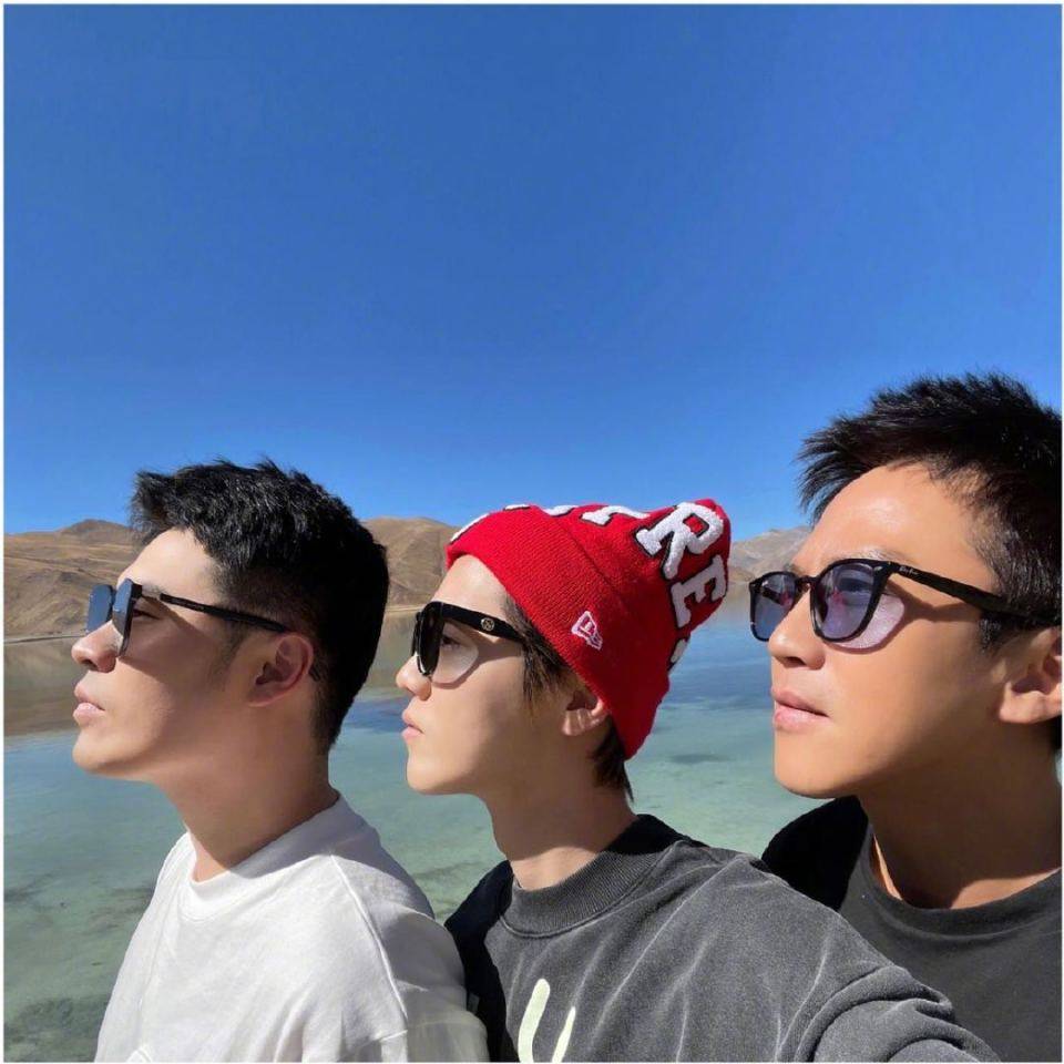 鹿晗连续9年为邓超庆生,画风幽默风趣,展示"父子情深"_照片_显得_形象