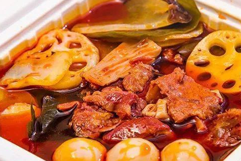 春运乘坐火车吃什么,泡面瓜子八宝粥,自热火锅最让人?