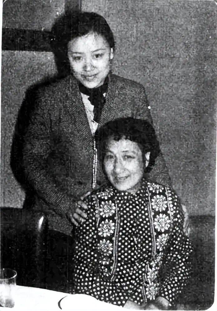 京剧名家李佩红:遭排挤逃离天津,嫁商海精英幸福吗?