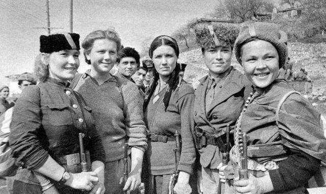 苏联女兵德军图片