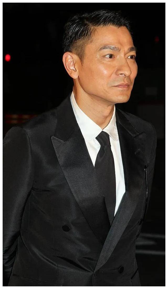 床下一天,刘德华意外发现,粉丝藏身处!